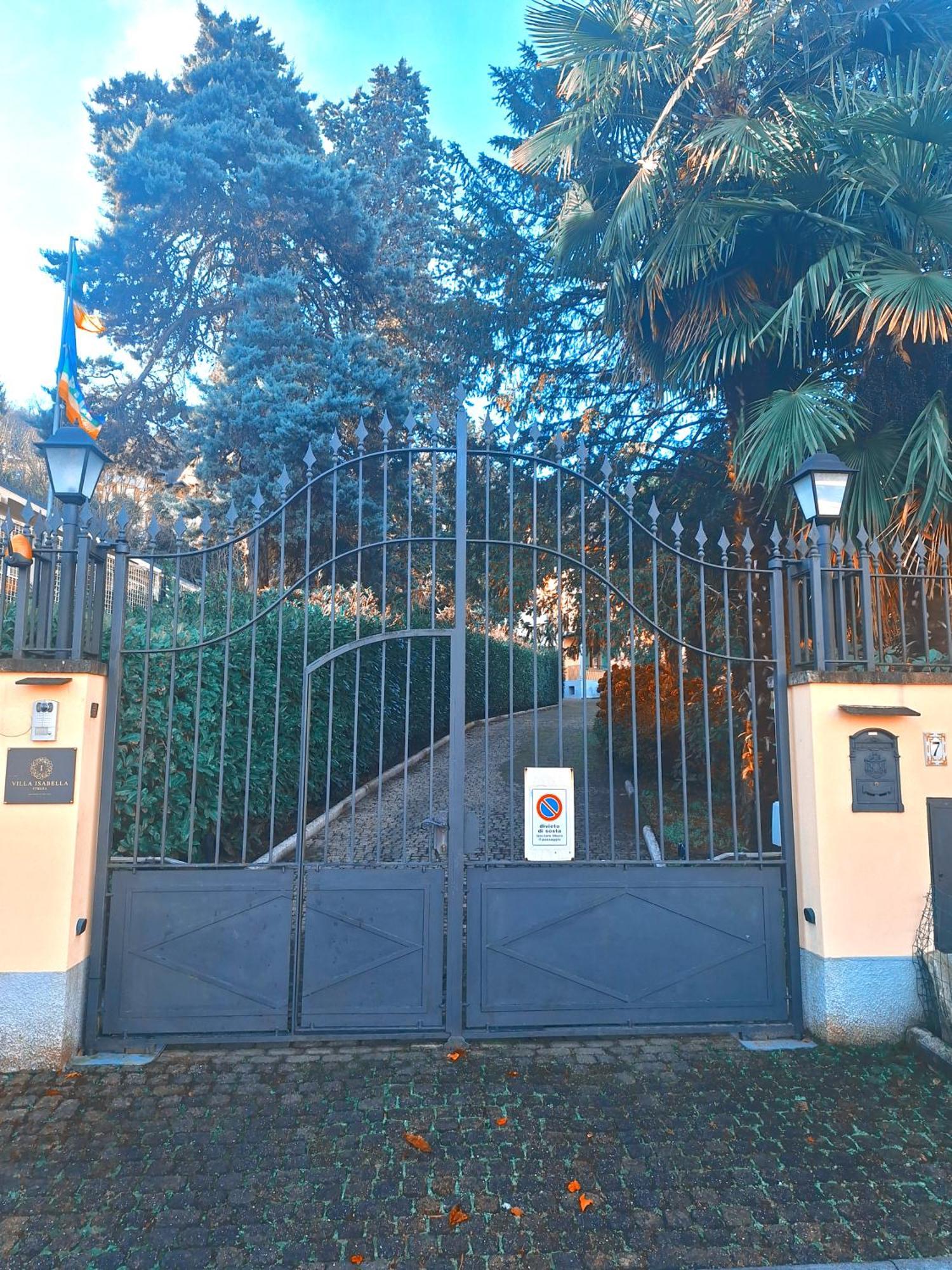 La Dependance Immersa Nel Parco Della Villa Isabella Stresa Exterior photo